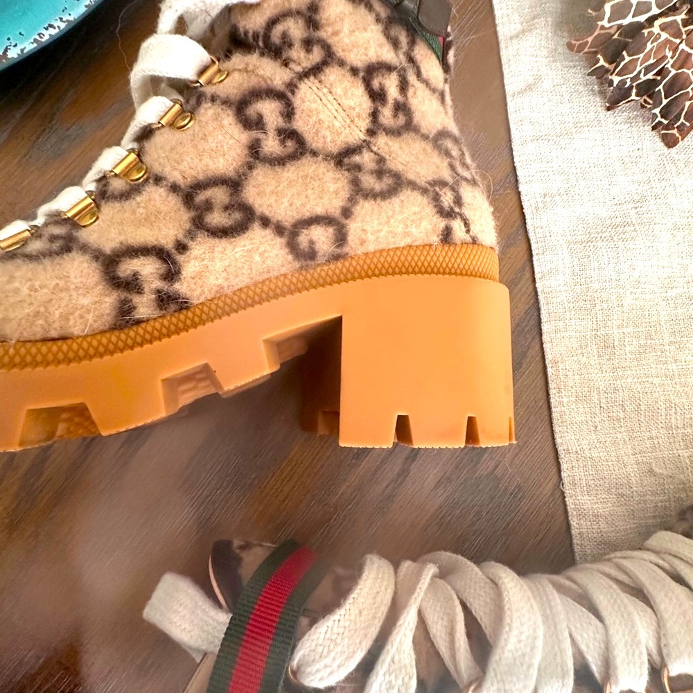 ❤️🔥❤️🔥SOLD❤️🔥❤️🔥Gucci GG Monogram wool Cream and Brown ankle boots - Picture 17 of 17